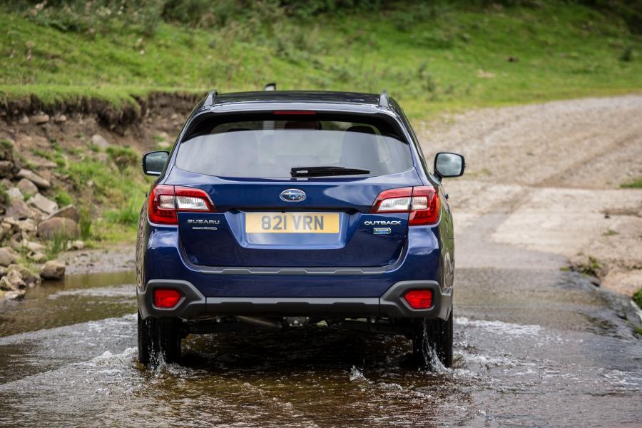 Subaru Outback 2.0D 2015 года  (UK) (фото 4 из 32)